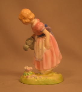 Royal Doulton Figurine Mary, Mary HN# 2044 Copyright 1948