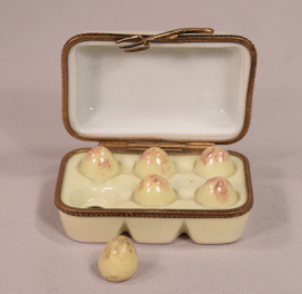 Beautiful Vintage Hand Painted Limoges Porcelain Egg Box.