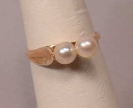Marked 14k Gold with Makers Marks Gold Ring with Two Pearls