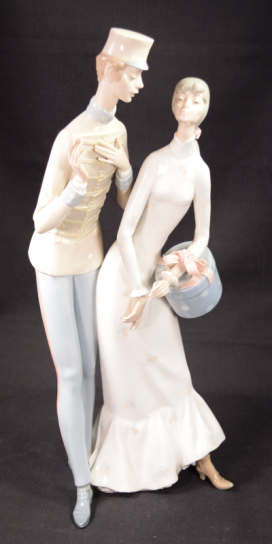 Lladro Porcelain Figurine Model #4564 "The Flirt"