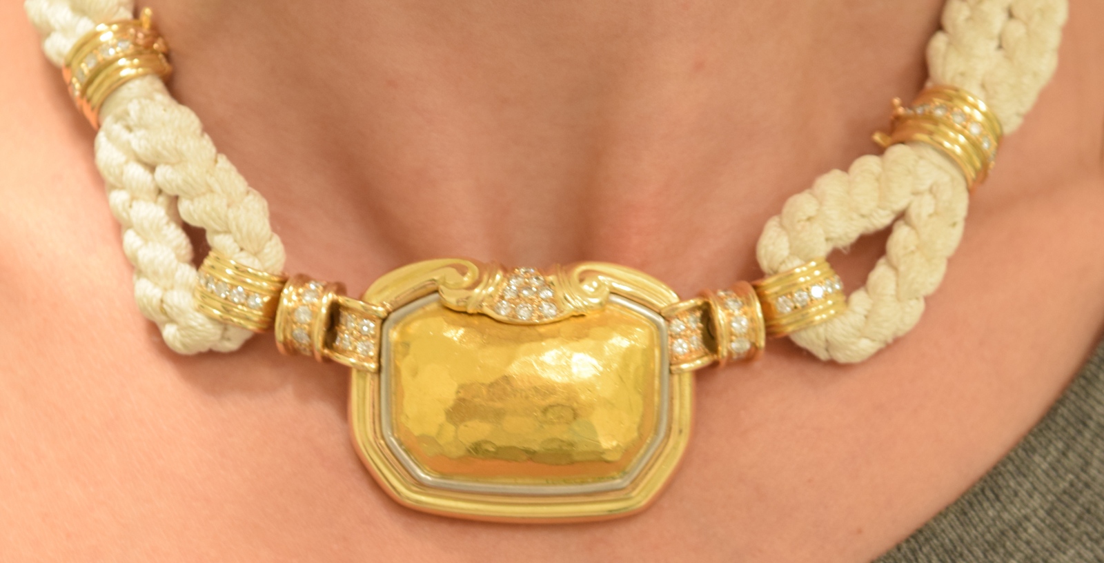 Chaumet 18K Yellow Gold Diamond Pendant Necklace E VS-1 + Box – Blue Ribbon  Rarities