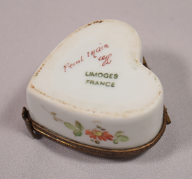 Beautiful Hand Painted Heart Shaped Vintage Limoges Porcelain Trinket Pill Box 