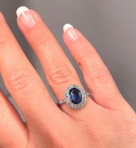 Superb Art Deco Oval Cut 1.90 Carat Gem Sapphire Diamonds Halo Platinum Ring