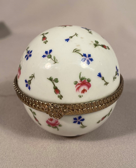 Beautiful Vintage Signed Regal Porcelain Floral Decorated Round Trinket Box